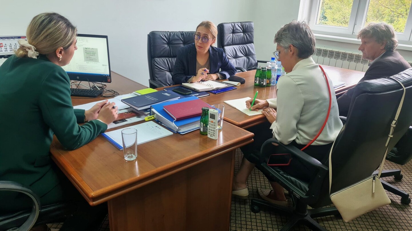 1726574426_66e96f5ab8116