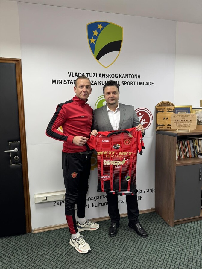 1732024818_673c99f248106