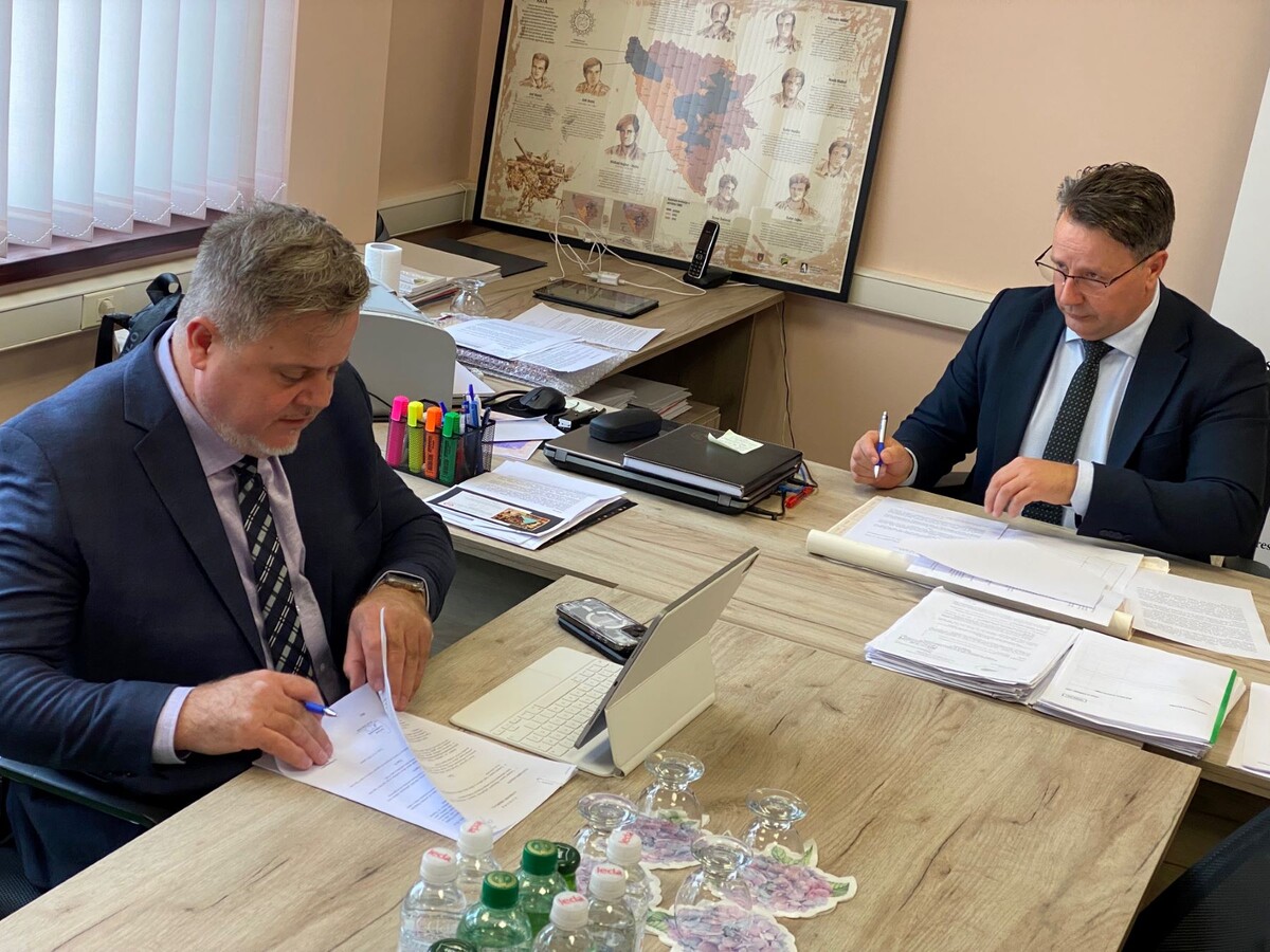 1732870824_674982a8e0f98