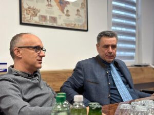 1734084025_675c05b9eaf63