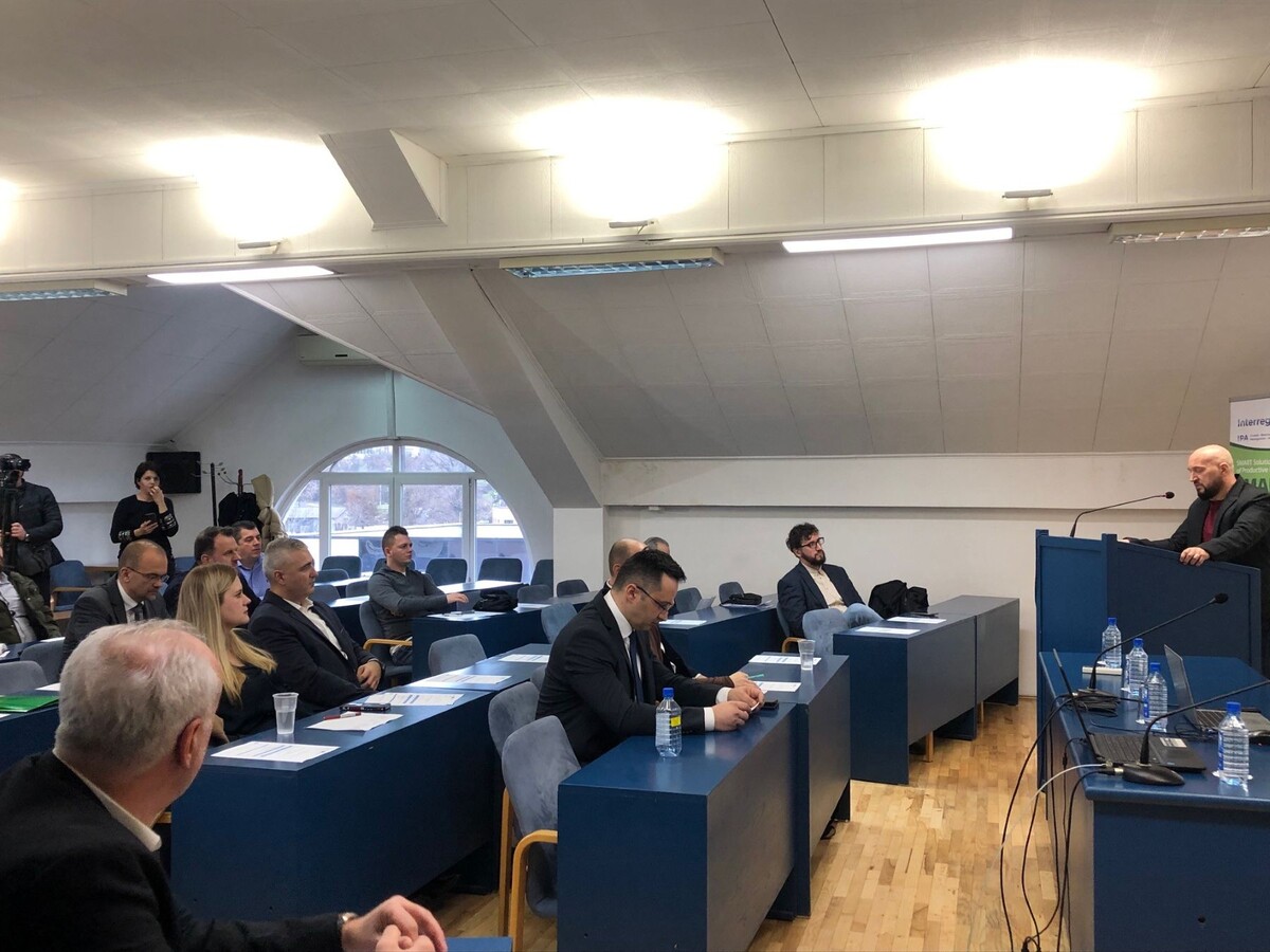 1736434833_677fe49155a03