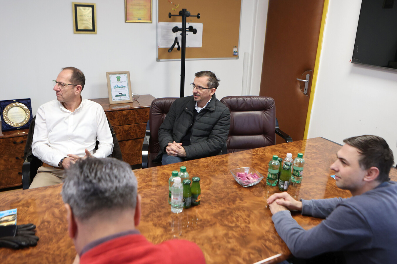 1737118820_678a546445319