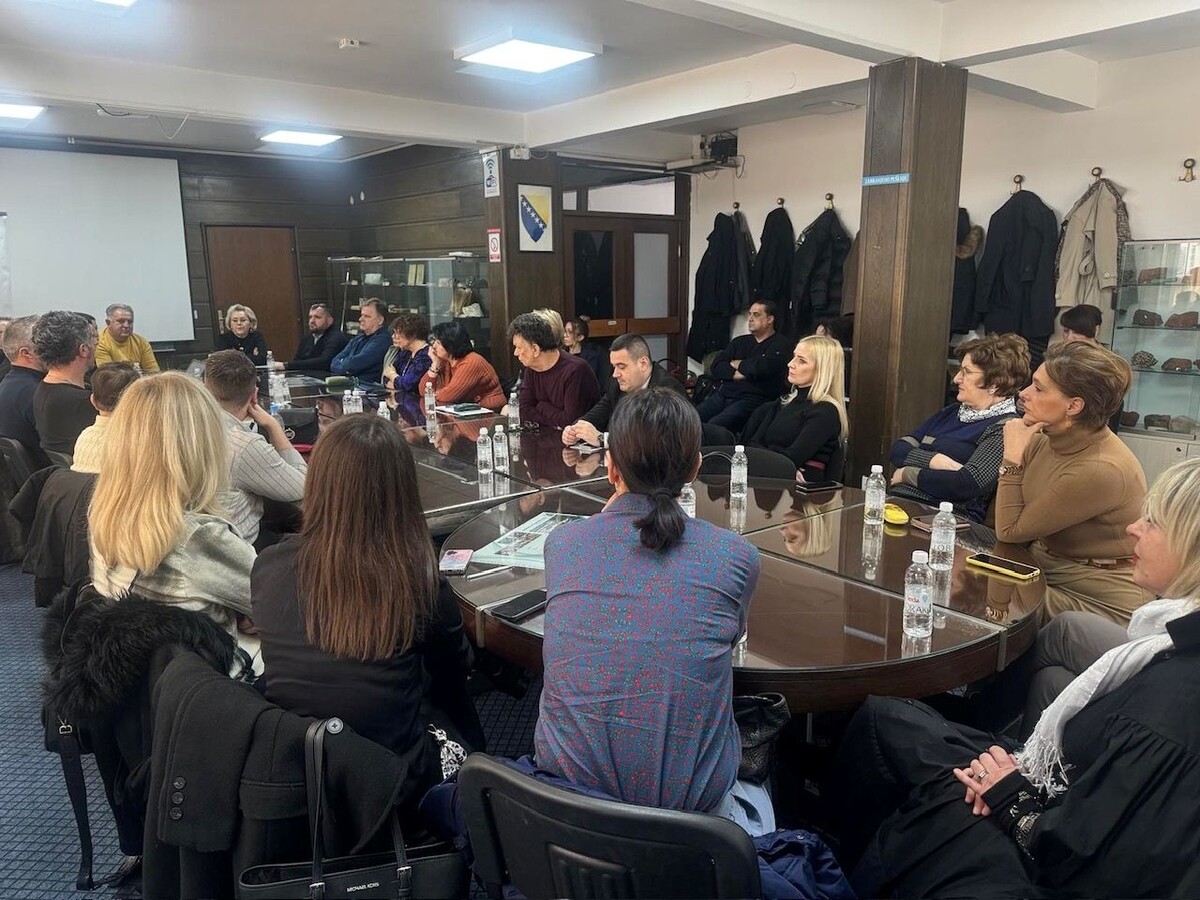 1737558021_679108055074c