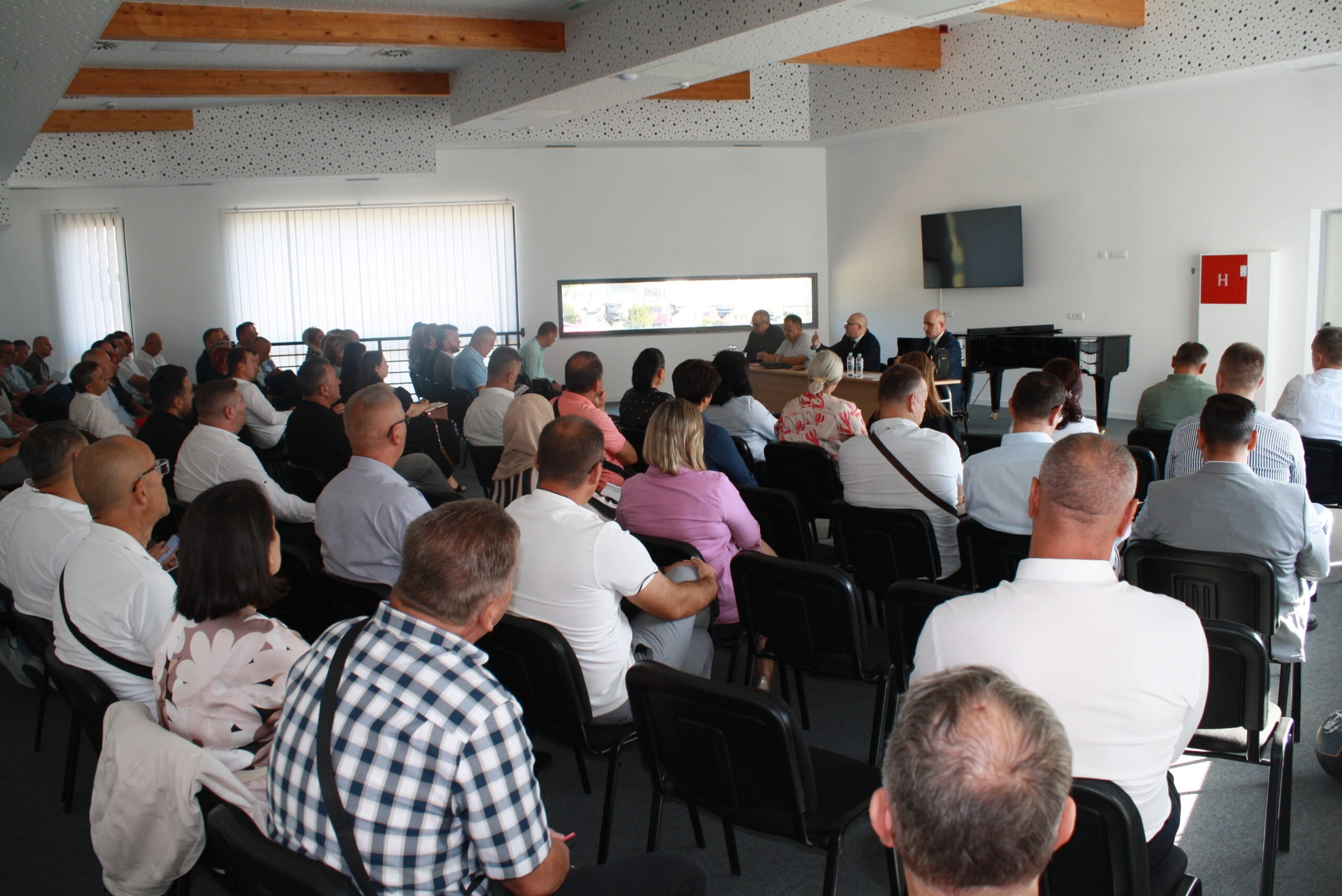 Ministar Omerović održao sastanke sa direktorima osnovnih i srednjih škola