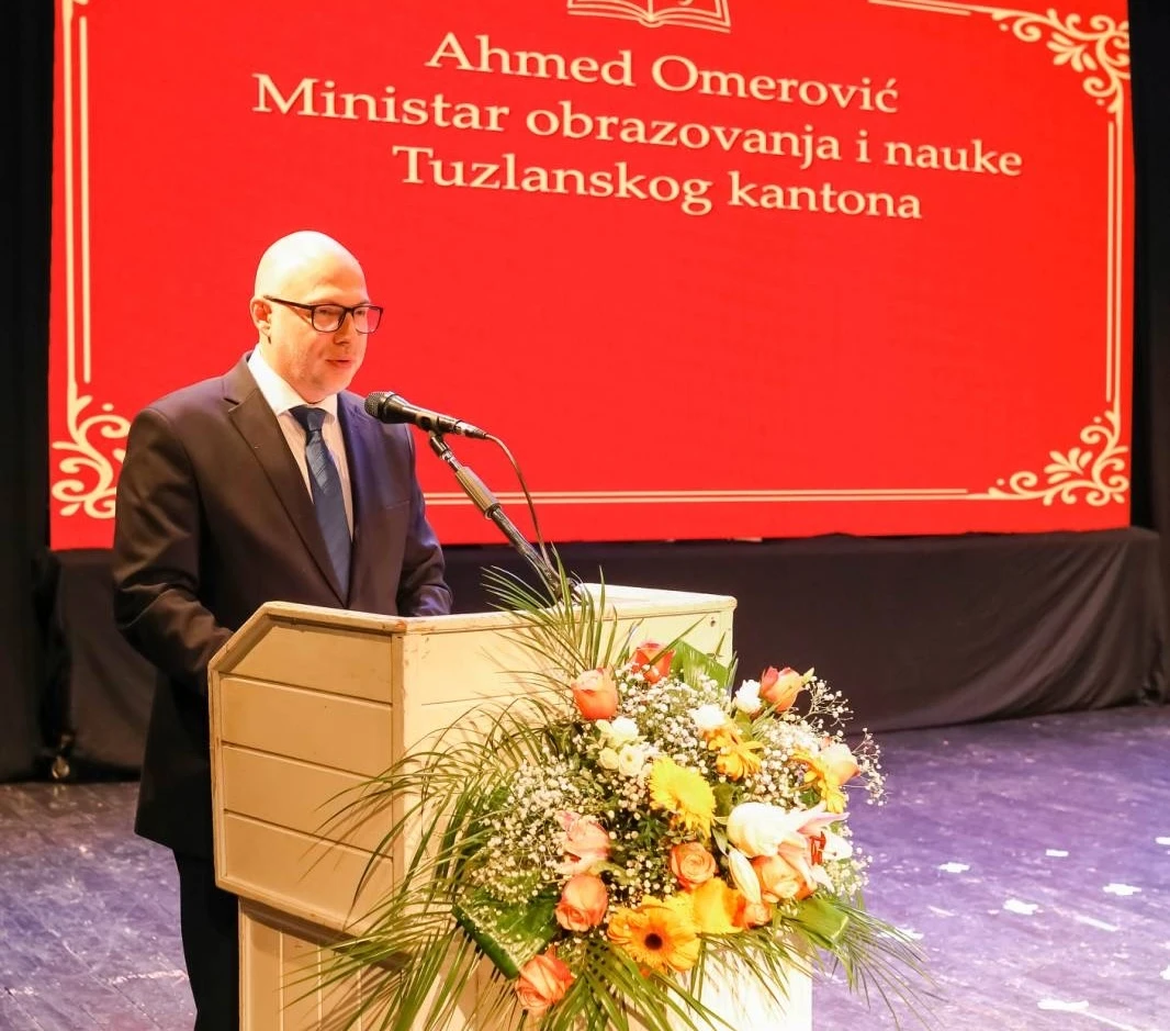 Čestitka ministra Omerovića: Učitelji oblikuju budućnost i zaslužuju najveće poštovanje