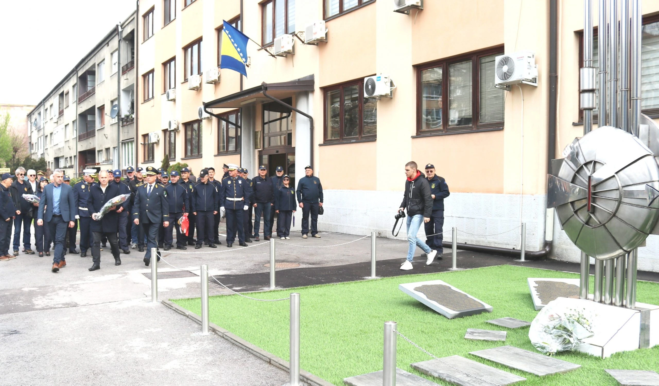 Polaganjem cvijeća obilježen 4. april